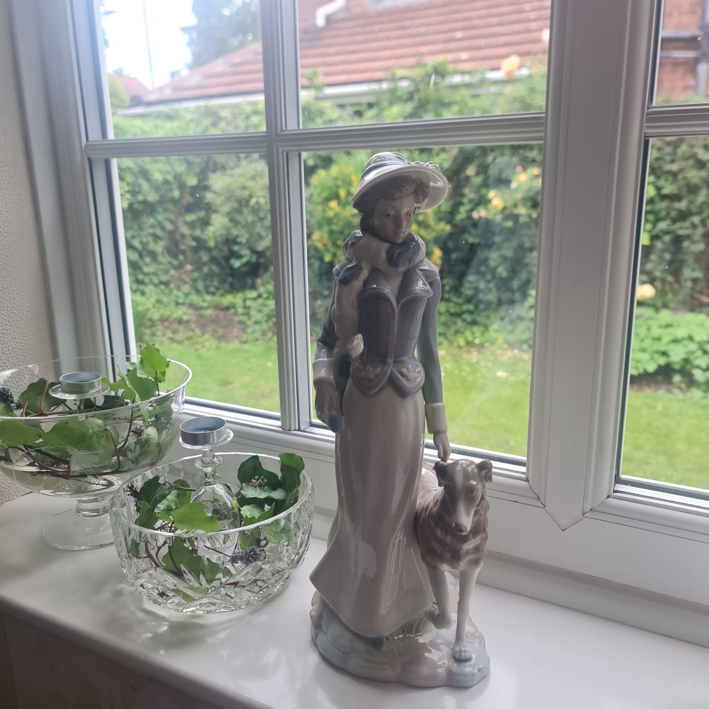 Fantastic  14.5” NADAL LLADRO #853 LADY WOMAN FIGURINE WITH BONNET & SCARF WALKING DOG