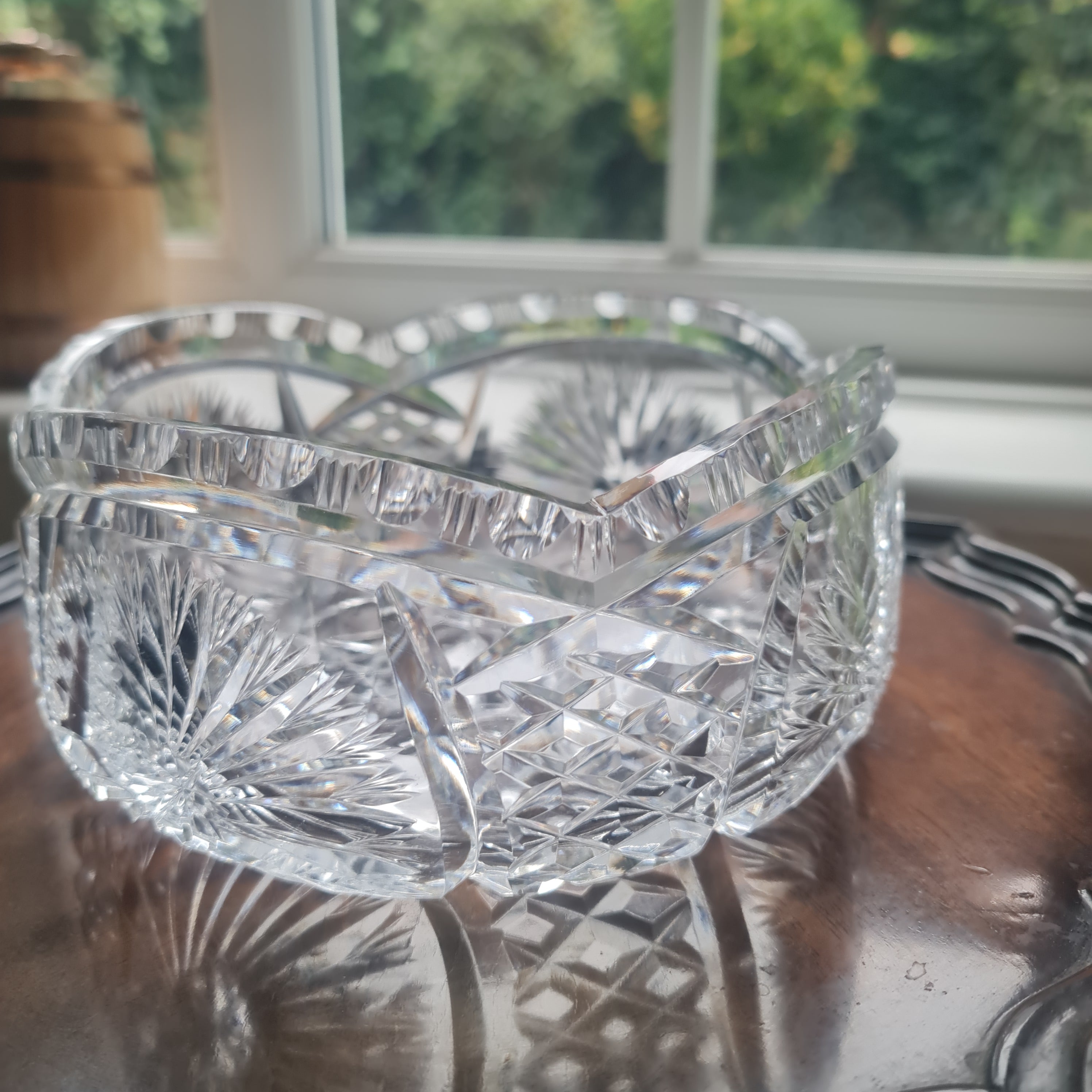 Stunning vintage heavy handcut crystal bowl with starburst design