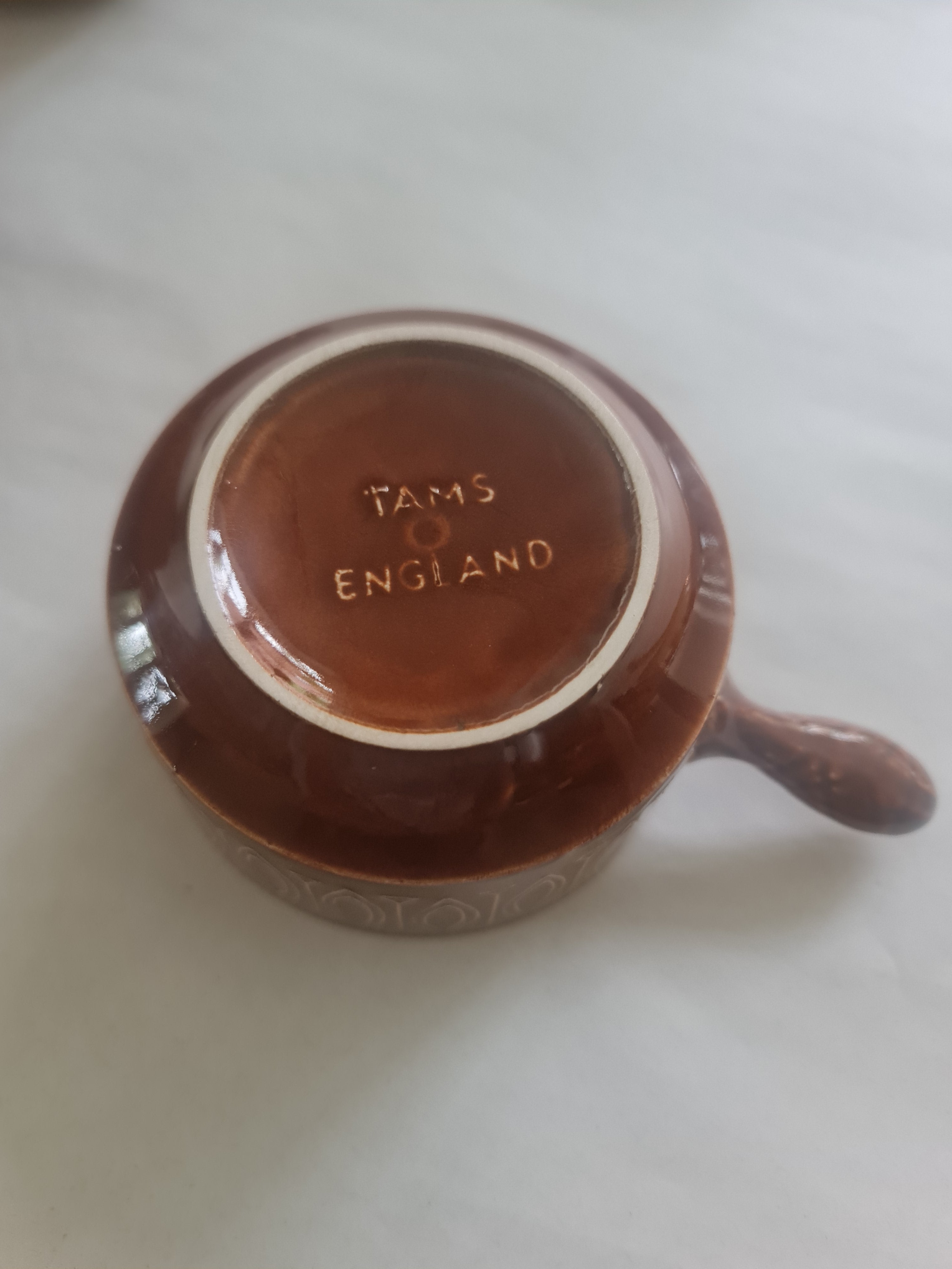 1960 Tams brown Stoneware soup mug with Sgraffito design