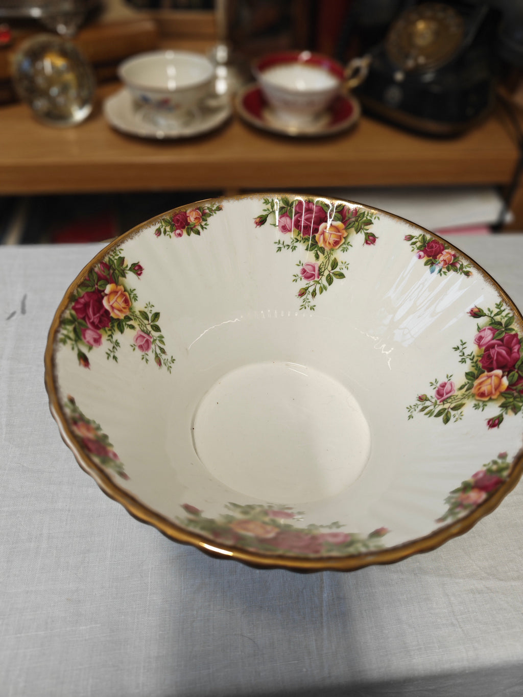 VINTAGE ROYAL ALBERT OLD COUNTRY ROSE LARGE FLUTED FOOTED BOWL