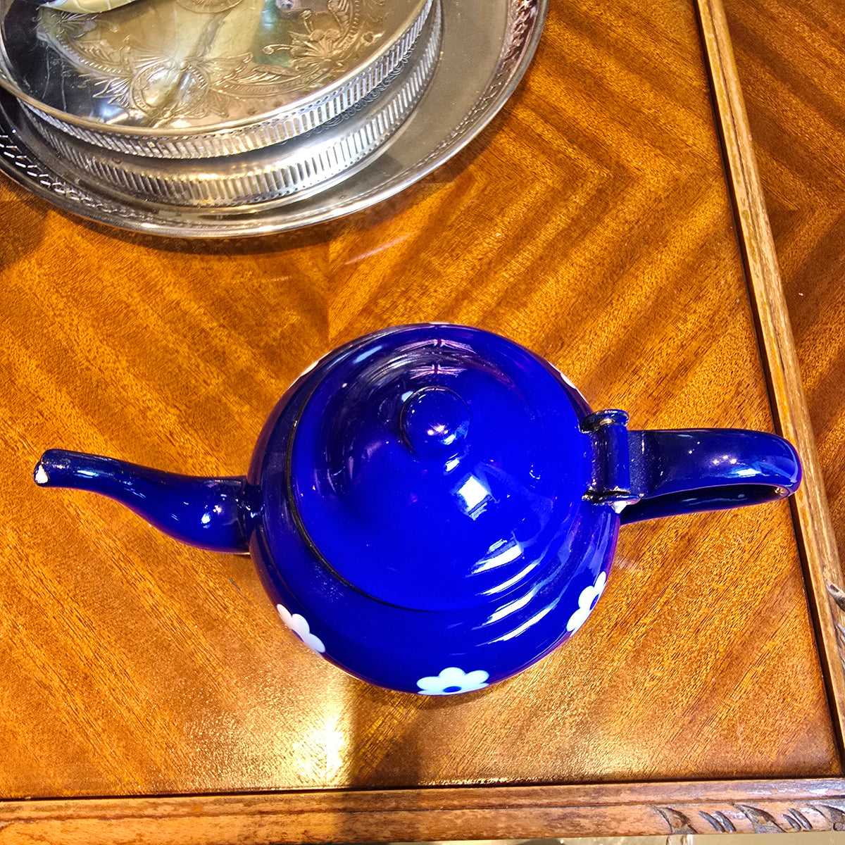 Vintage Cobalt Blue Enamelware Teapot, White Daisy Pattern – Made in Yugoslavia, c.1960s–70s