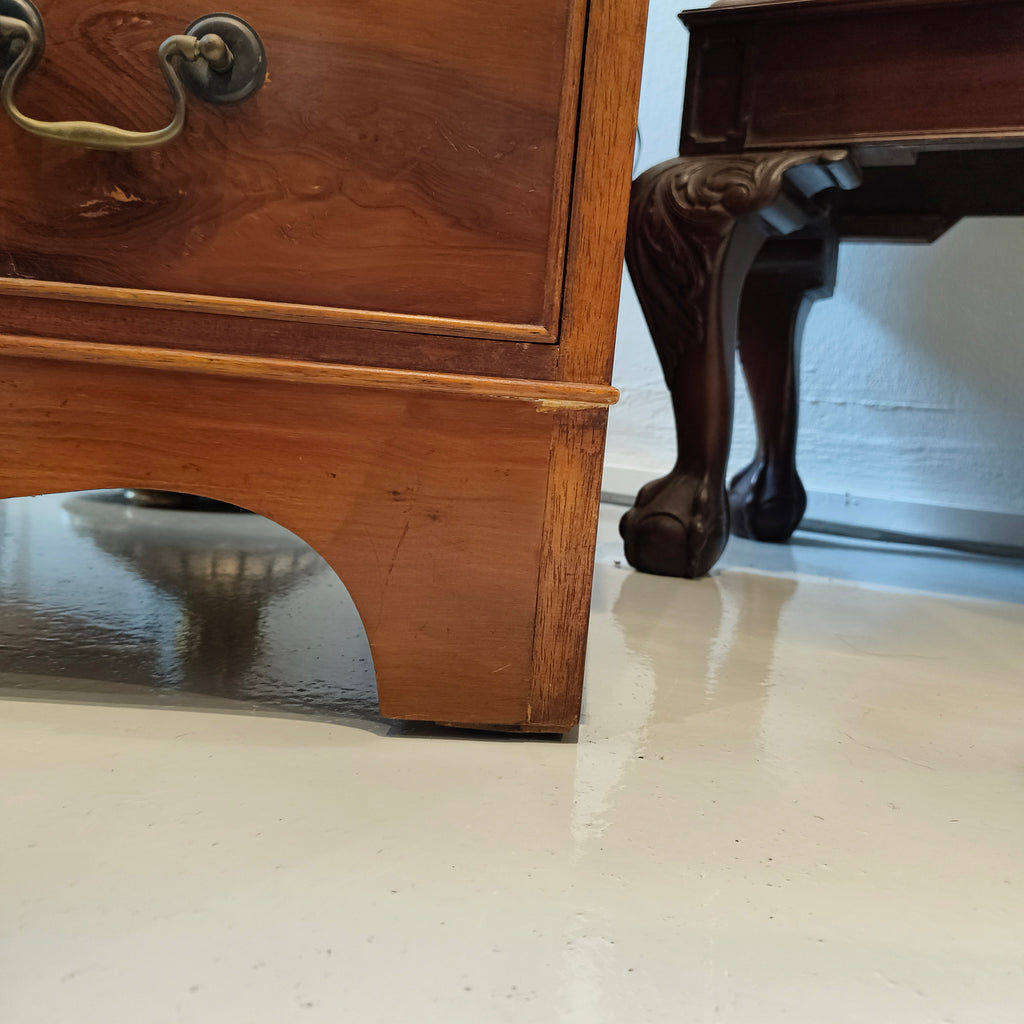 Vintage Chest of Drawers in Walnut Veneer
