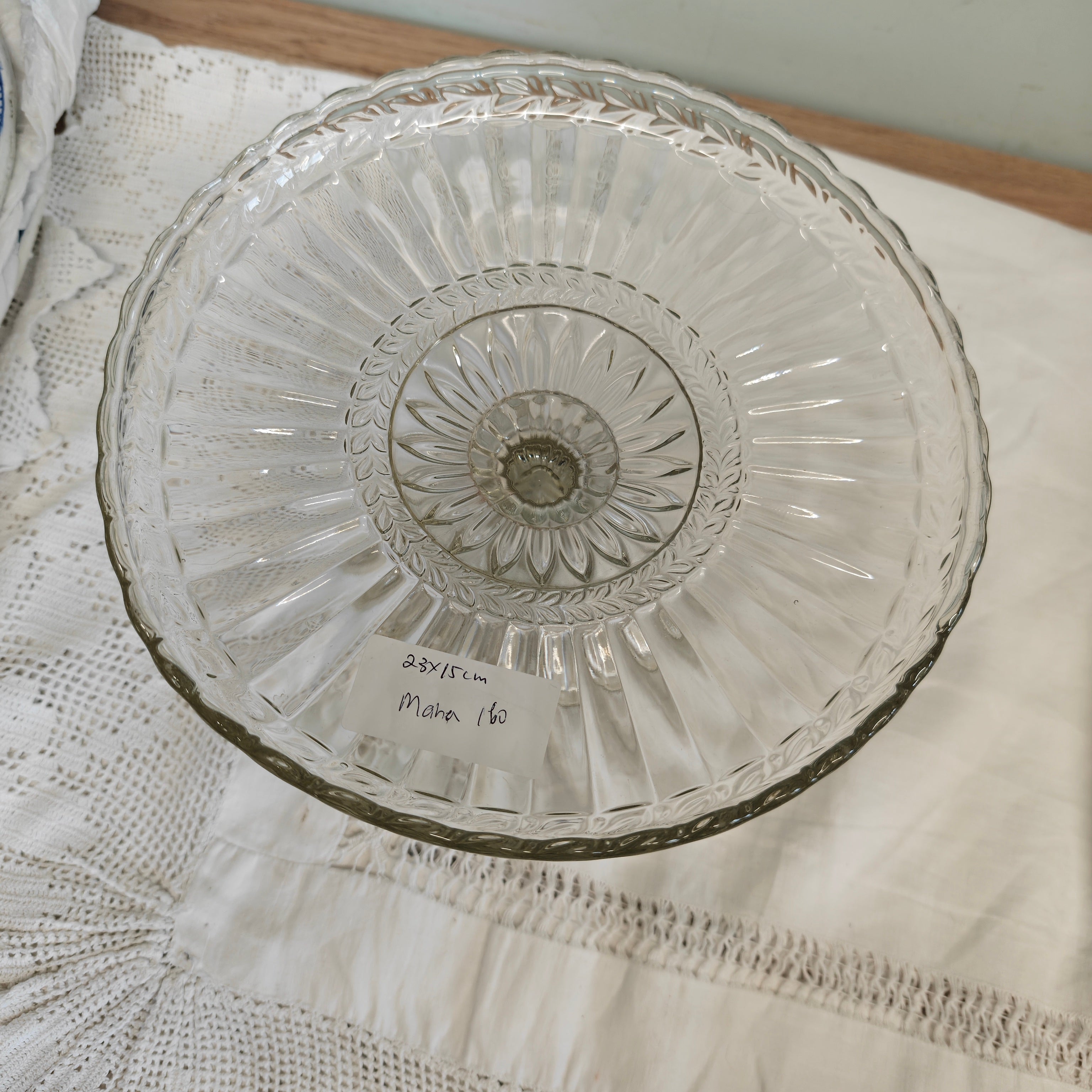 Stunning Vintage pressed glass cake stand 23 x 15cm