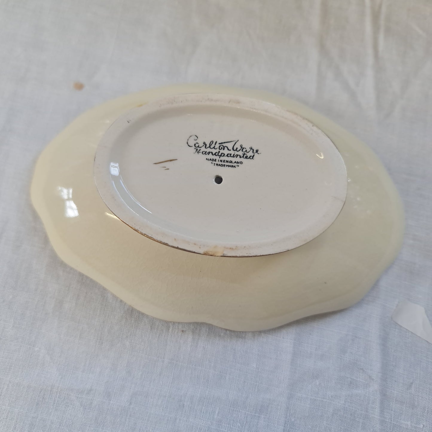 Carltoneare dainty ovalshaoe dish - with minor chip in edge and base