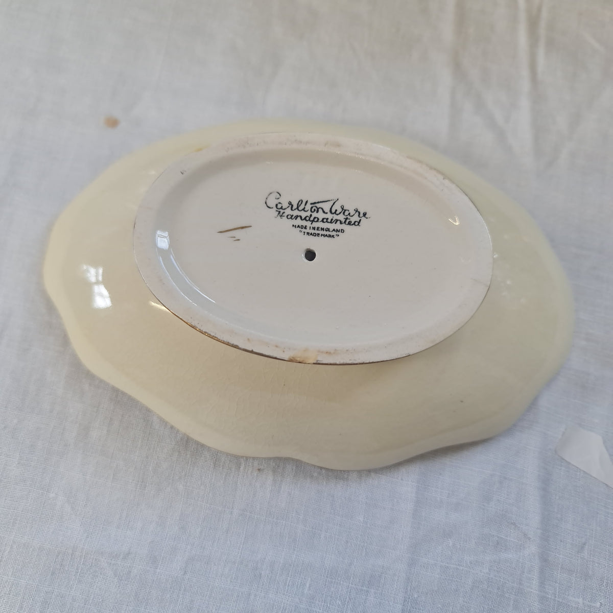 Carltoneare dainty ovalshaoe dish - with minor chip in edge and base