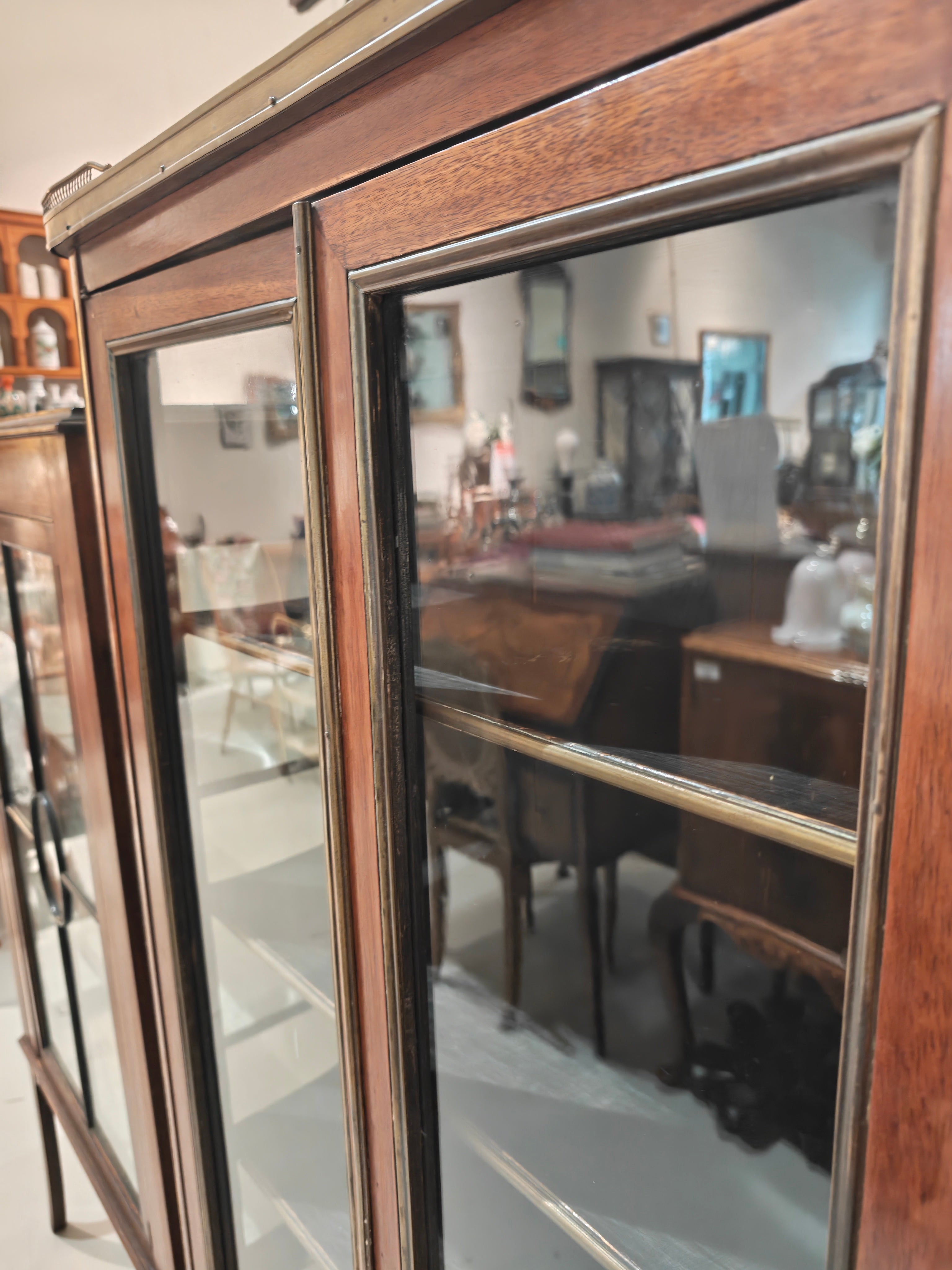 19th century French Louis XVI style Mahogany Display cabinet