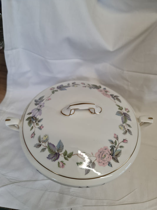 Royal Worcester June Garlands big serving tureen 31 x 24 x H 15 cm
