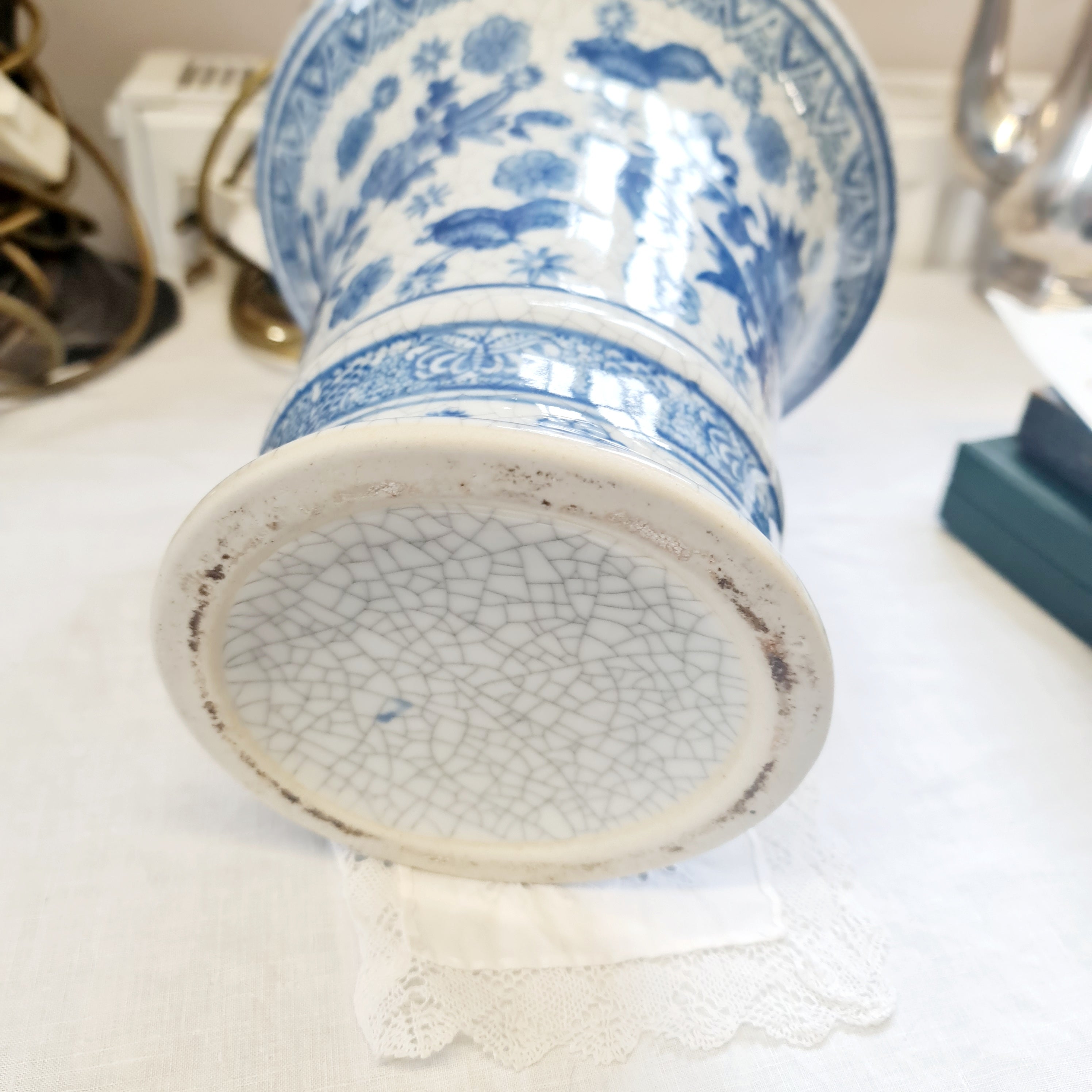 Lovely vintage cracker design hand painted big vase