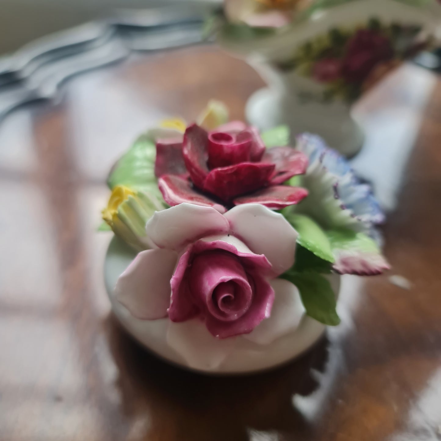 4 x pieces of rare Royal Albert and Royal Doulton floral trinket.