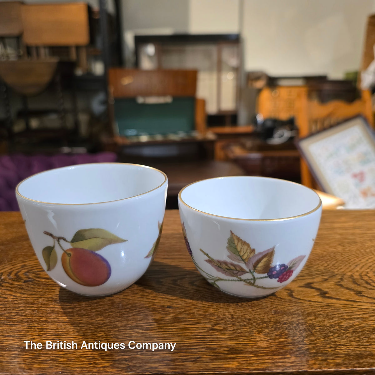 Royal Worcester Evesham Sugar bowl(Gold rim)
