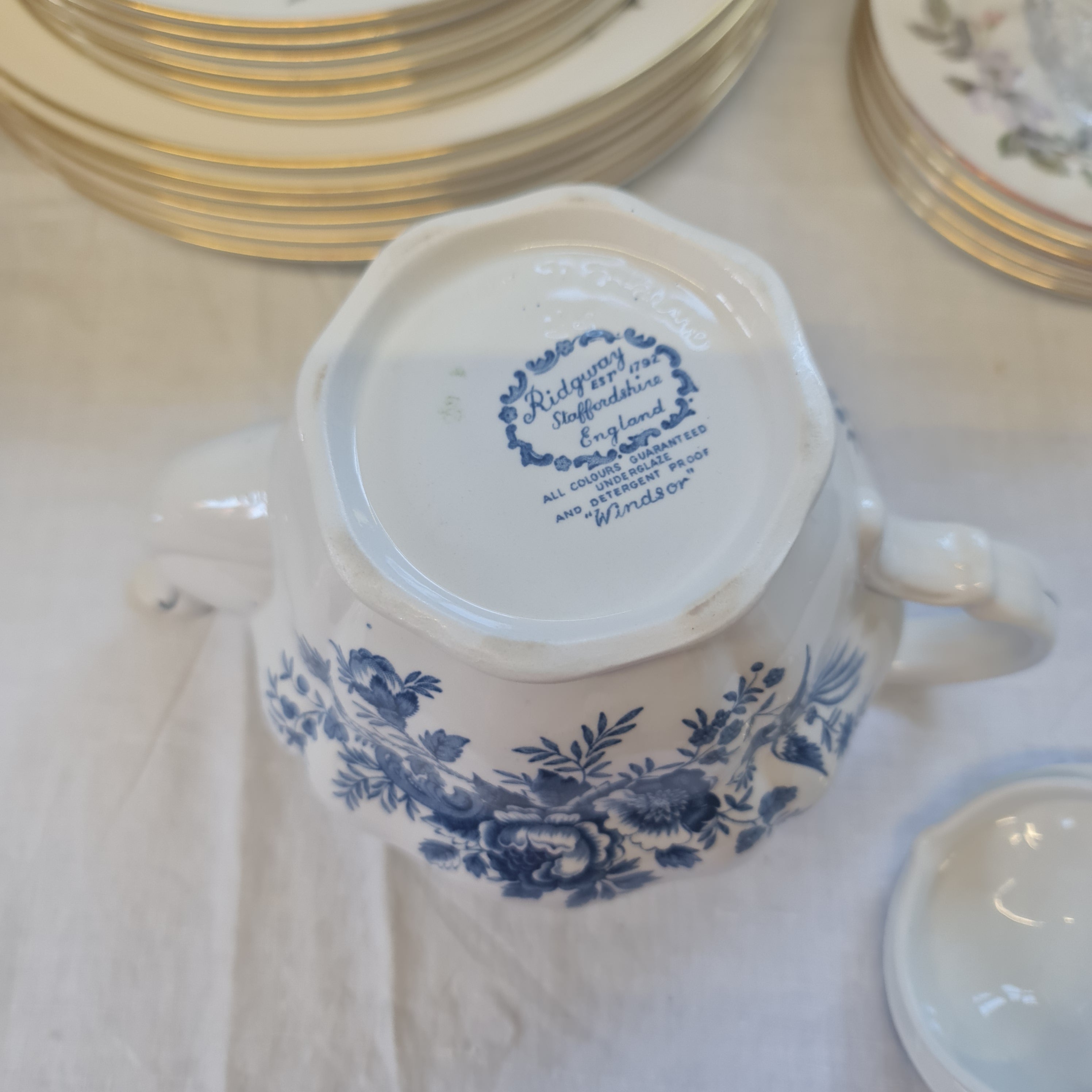 Staffordshire RIDGWAY Windsor Blue Tea Pot- Minor Chip on Rim