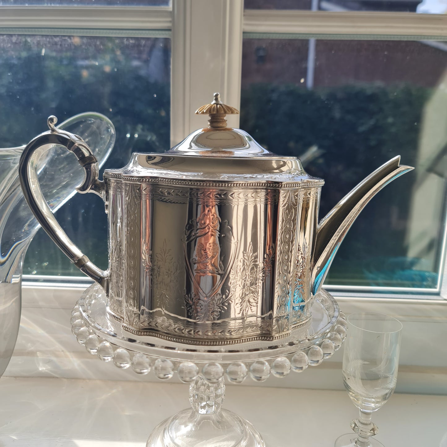 1901 Mappin & Webb silver teapot with Leppard crest- 741 gm
