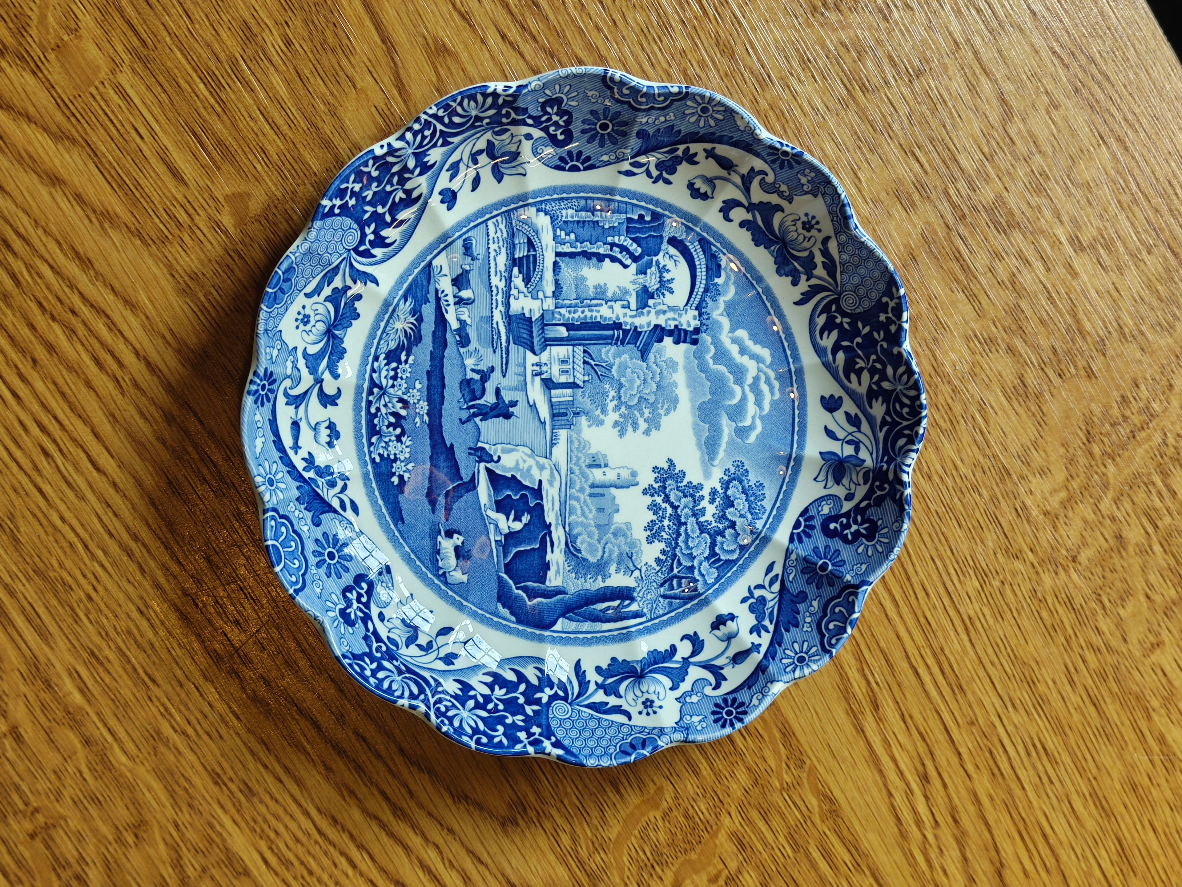 Beautiful Spode scallop edge serving bowl