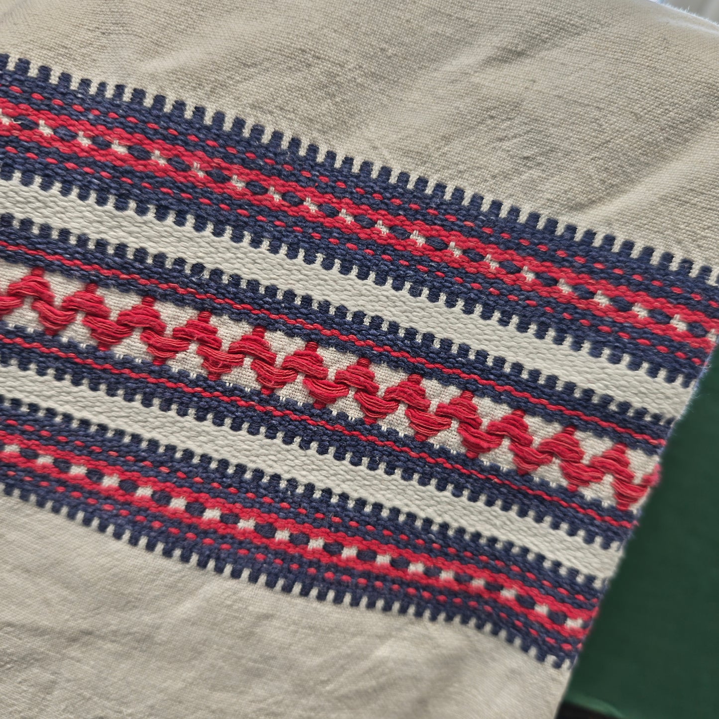 Gorgeous vintage  hand stitch cotton linen table cloth 212 x 150cm