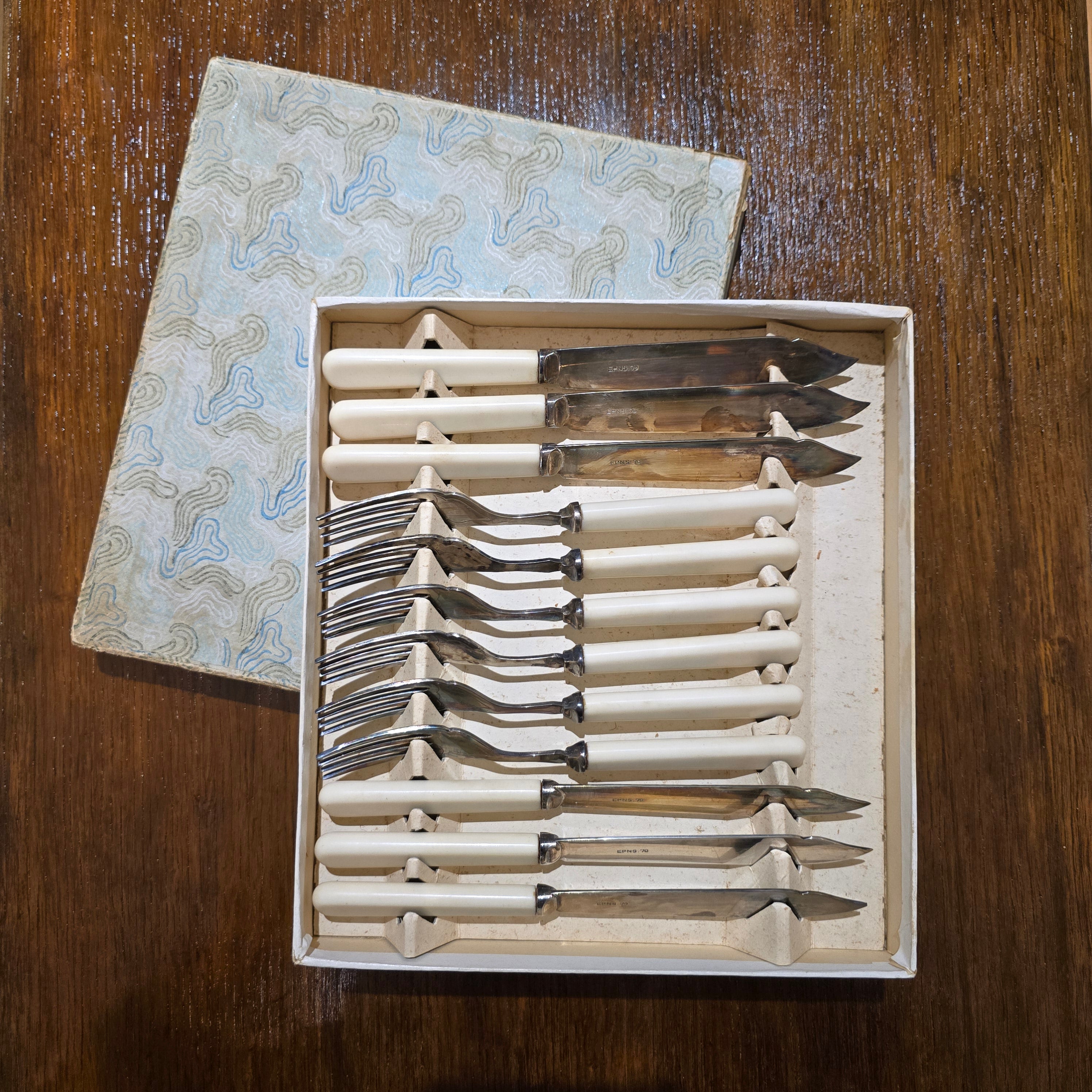 Vintage EPNS Silver Plated Fish Cutlery Set – 12 Pieces (6 Knives, 6 Forks) with Original Box