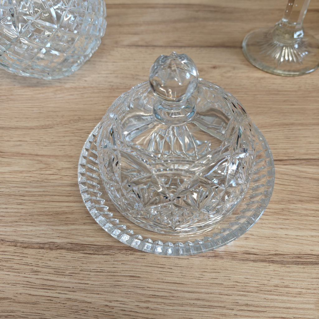 Quality Cut crystal cheese cloche with  diamond cross-hatching