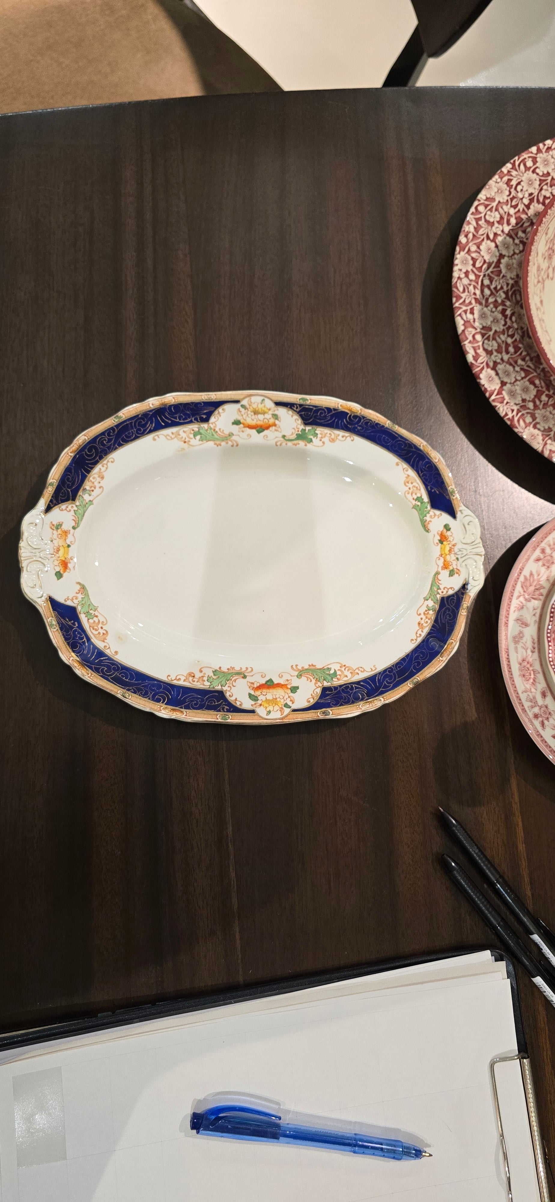This is an Alfred Meakin oval serving platter in the Caledonia (Scalloped) pattern