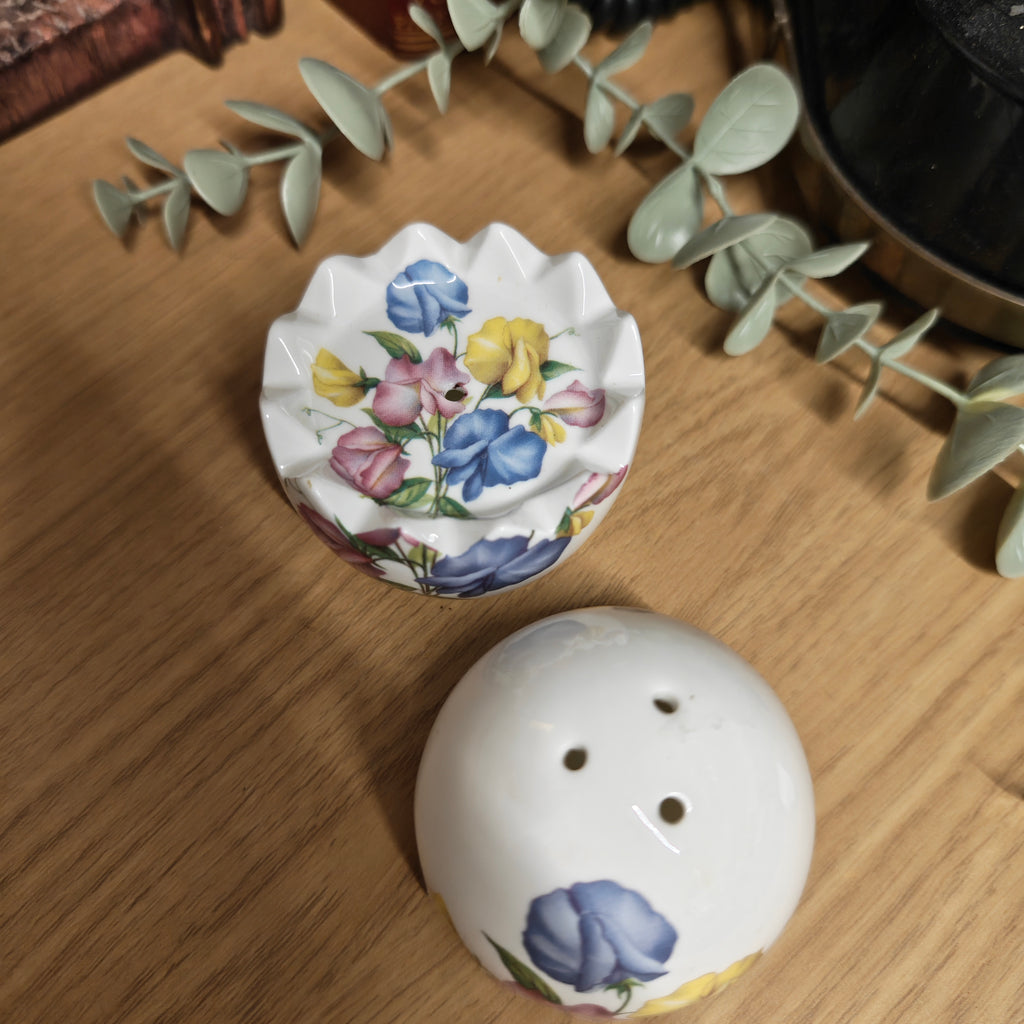 Vintage cute eggs shape salt canister