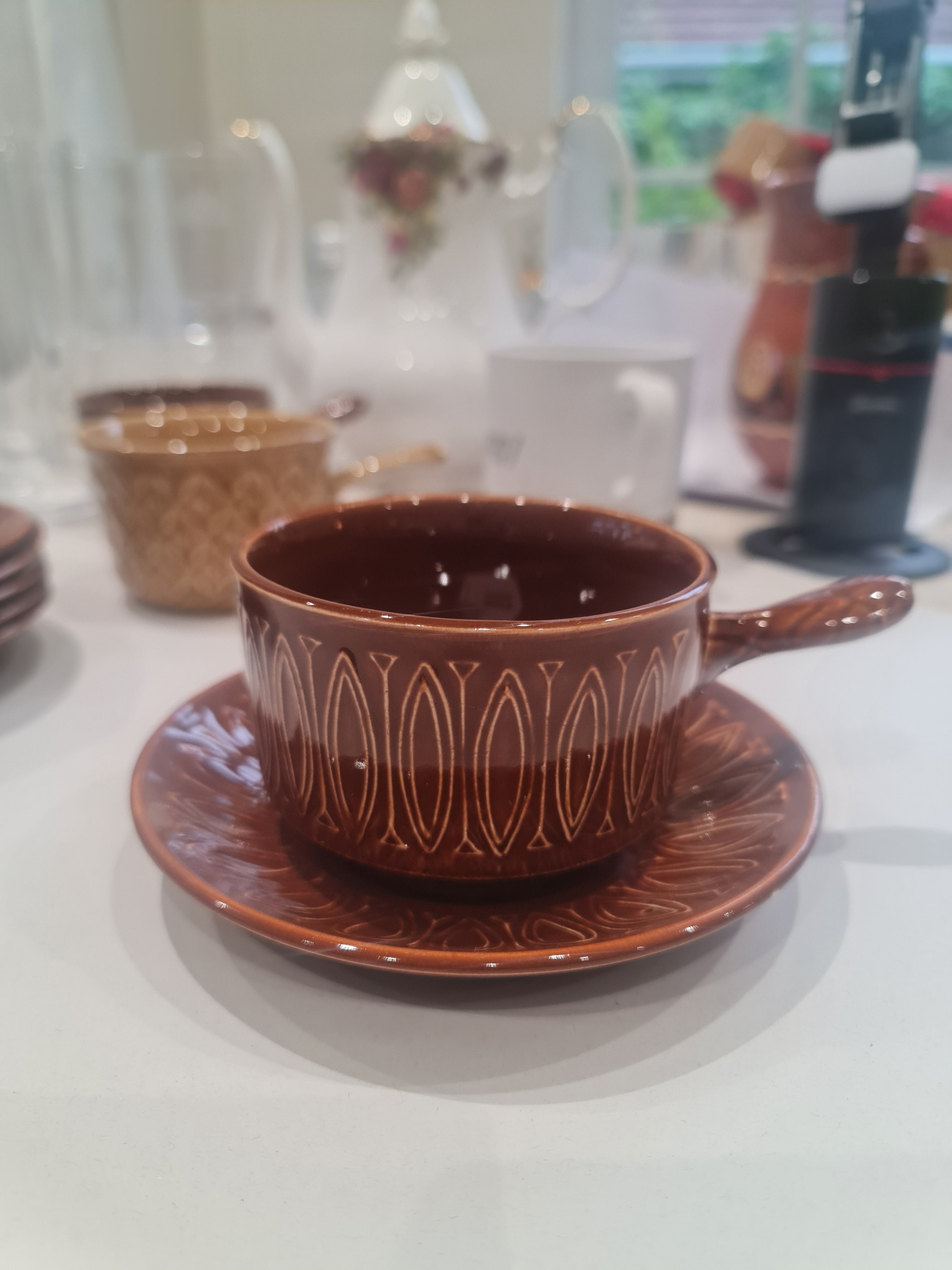 1960 Tams brown Stoneware soup mug with Sgraffito design