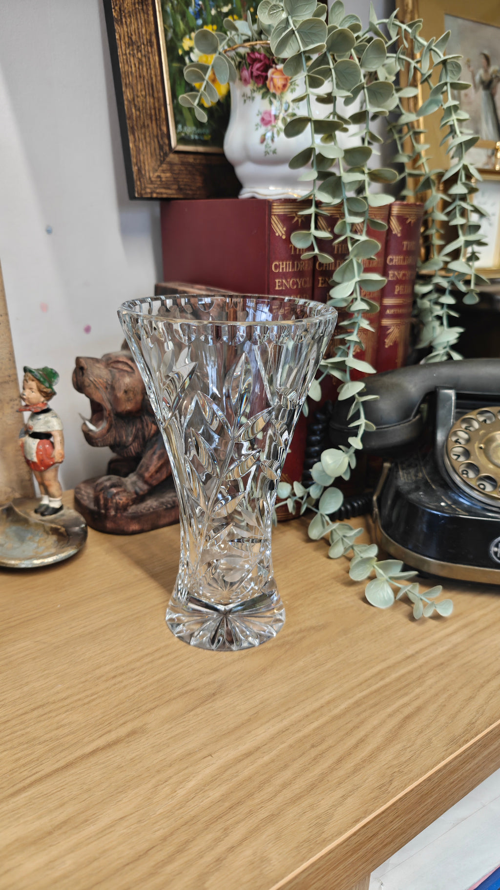 Beautiful vintage crystal vase 19 x 12 cm