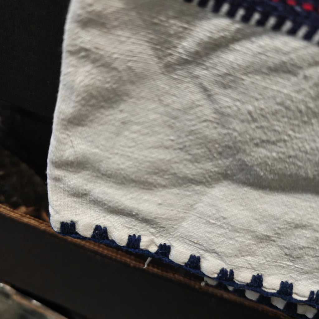 Gorgeous vintage  hand stitch cotton linen table cloth 212 x 150cm