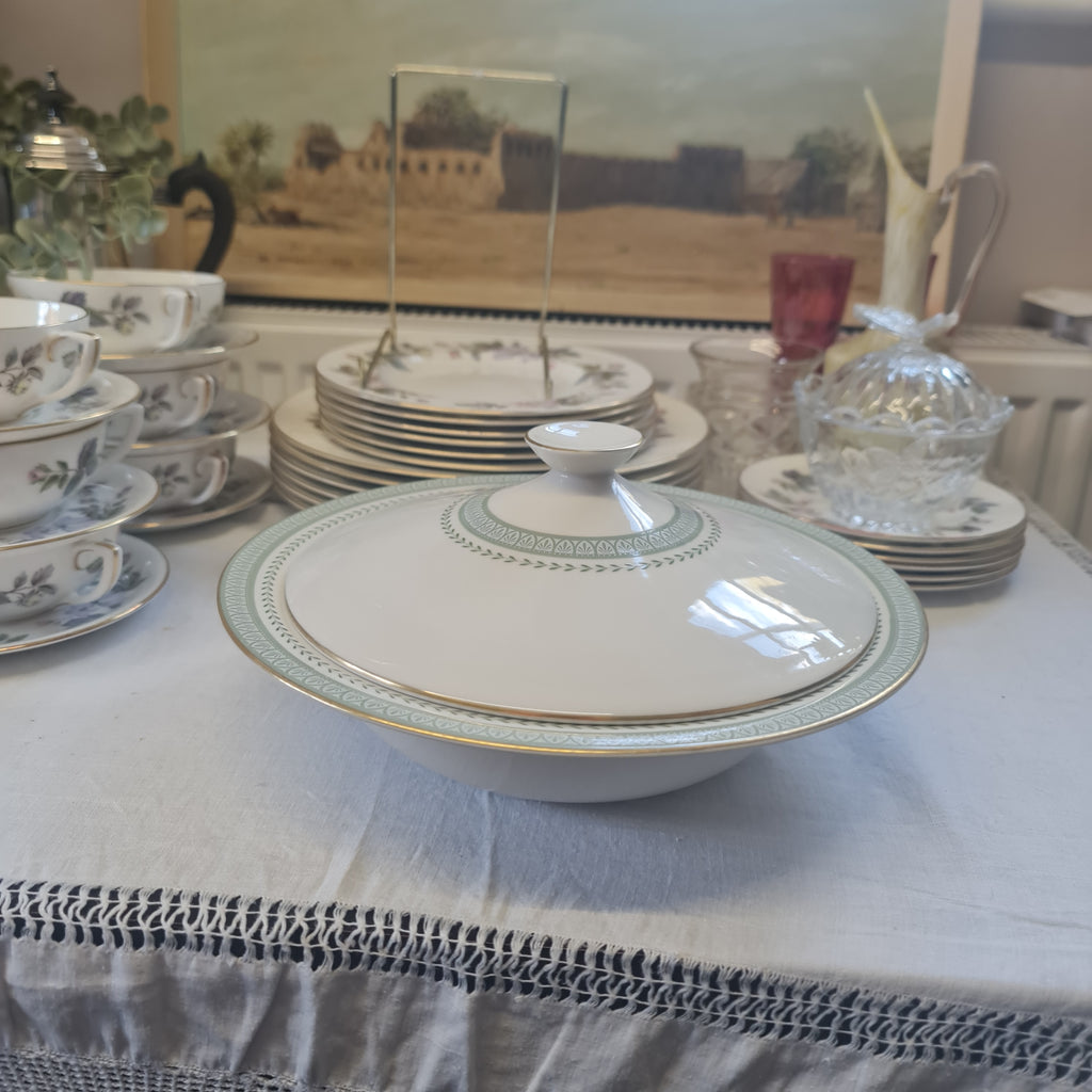 Royal Doulton fine bone china Tureen - Berkshire
