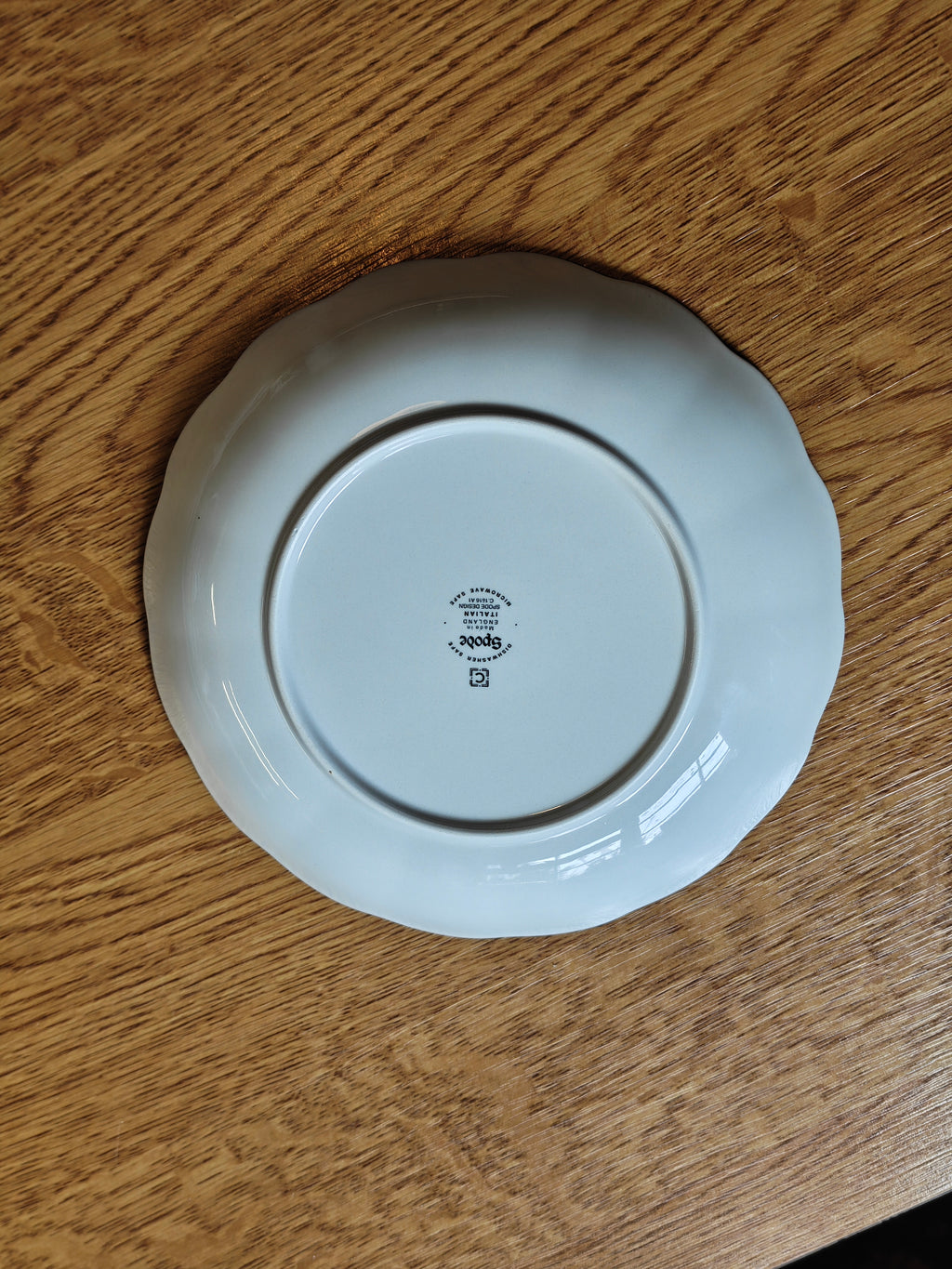 Beautiful Spode scallop edge serving bowl