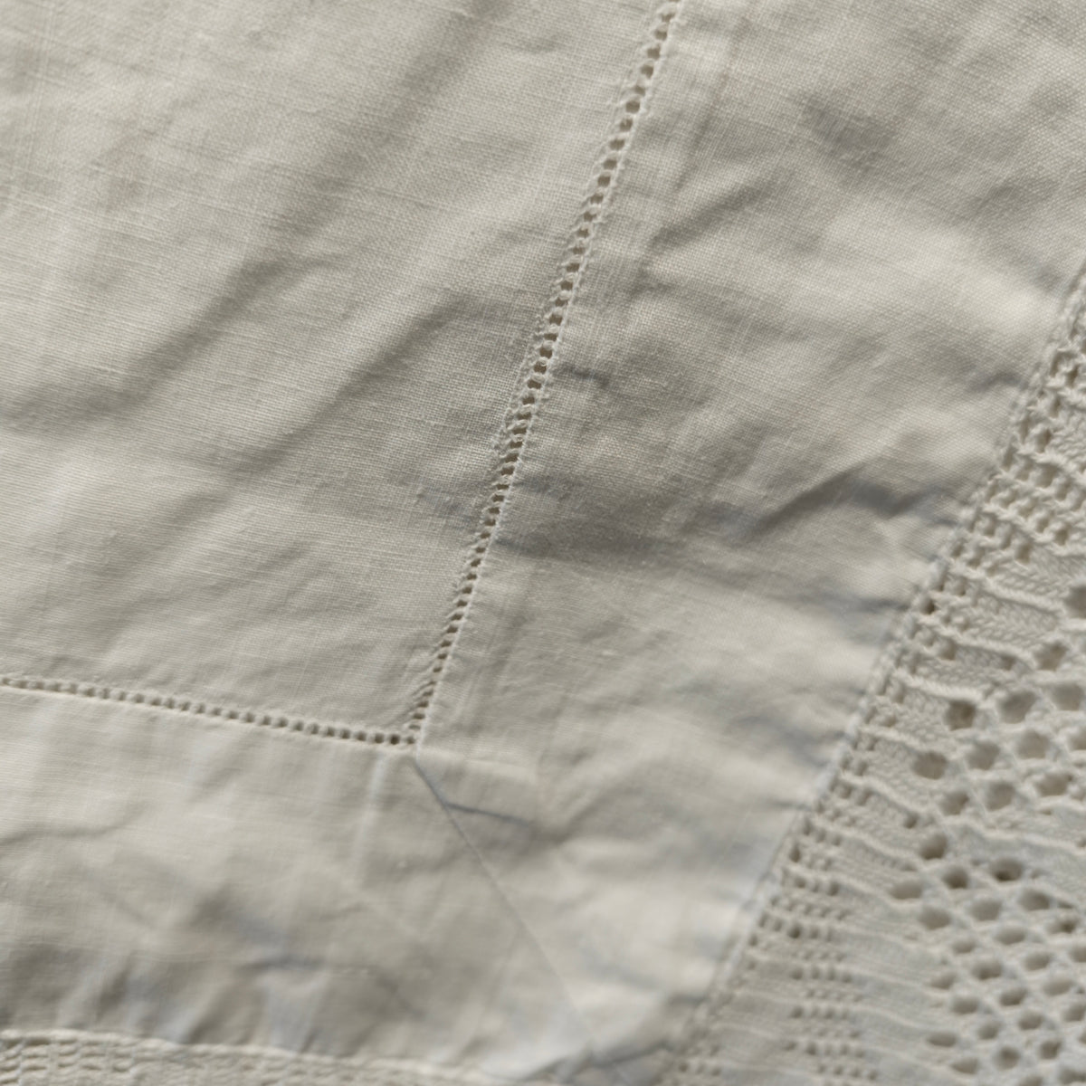 Vintage square linen table cloth with hand crochet edge 150 x150 cm