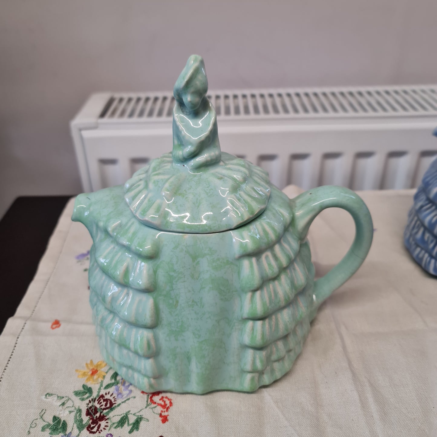 Sadler 1930 Daintee The Crinoline teapot