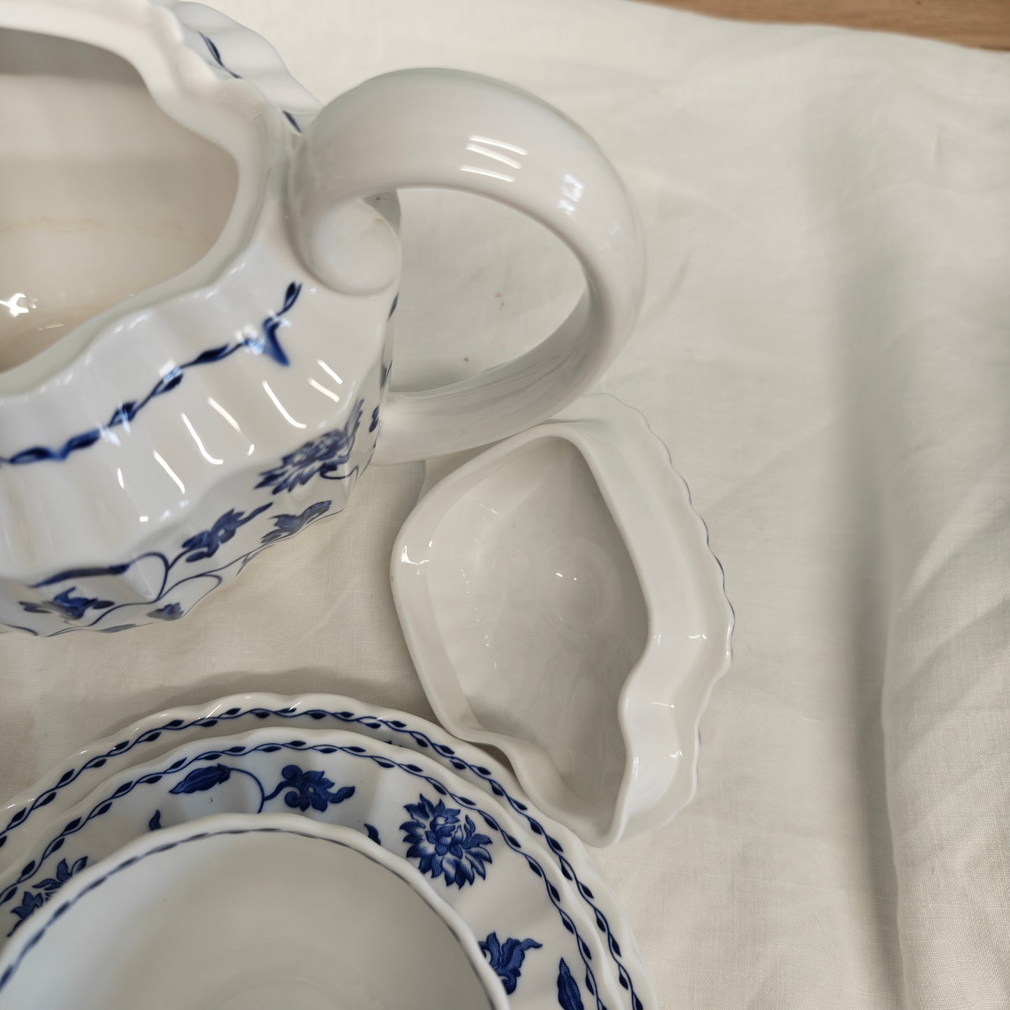 Gorgeous vintage blue and white tea set + Tea pot