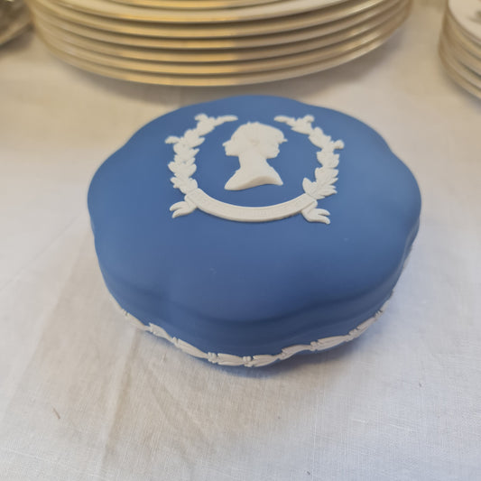 Wedgwood Royal Blue Jasperware Queen Elizabeth 2nd Silver Jubilee Scollop-edged Candy Box