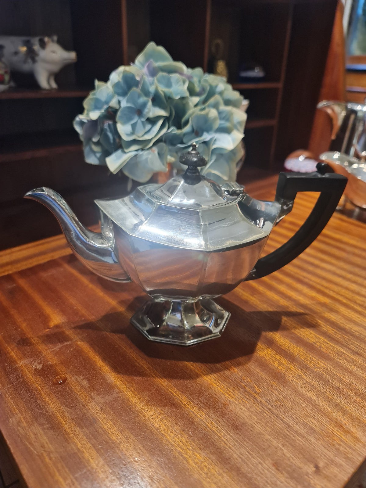 Victorian warranted hard soldered tea pot 1580