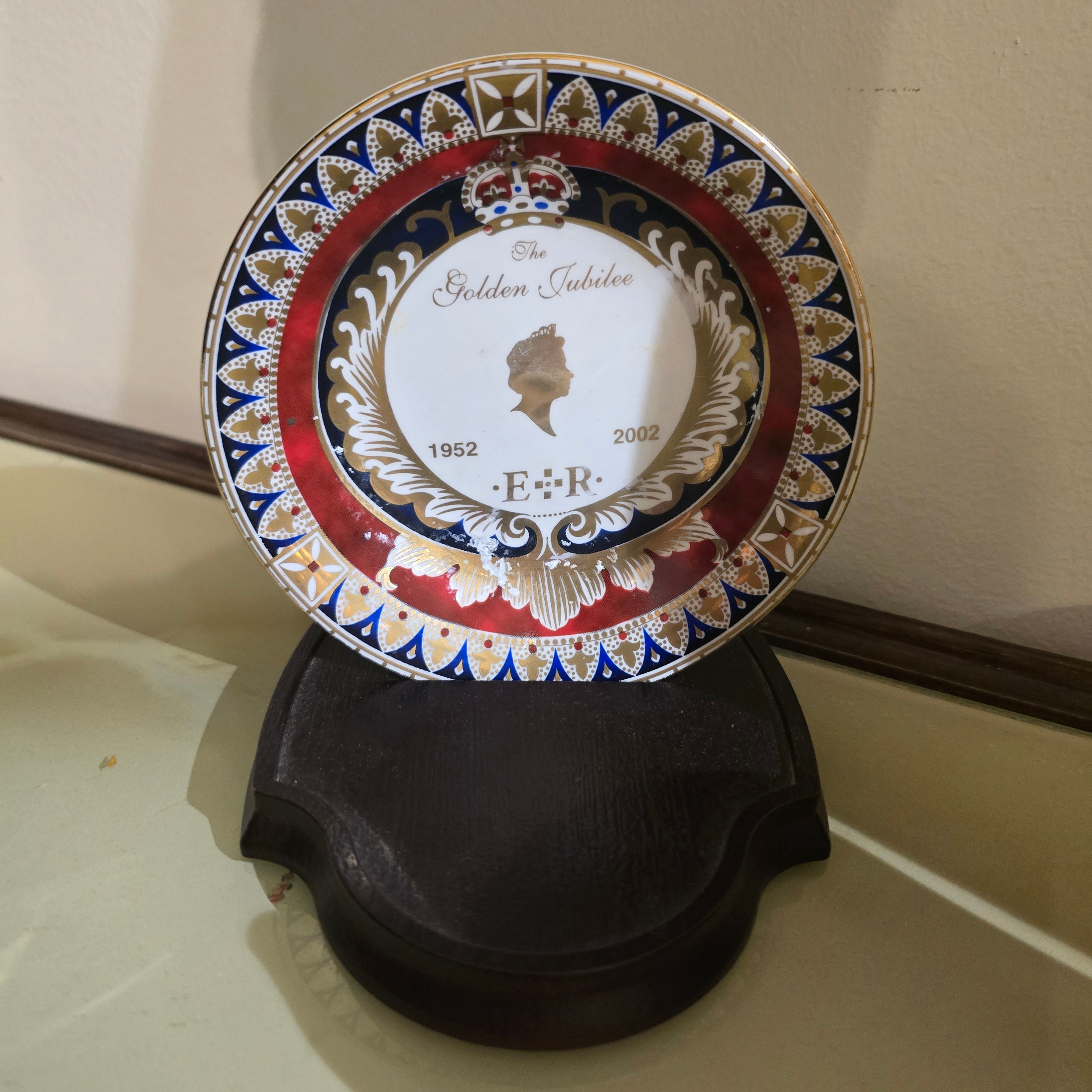 Golden Jubilee Saucer with Wooden Stand