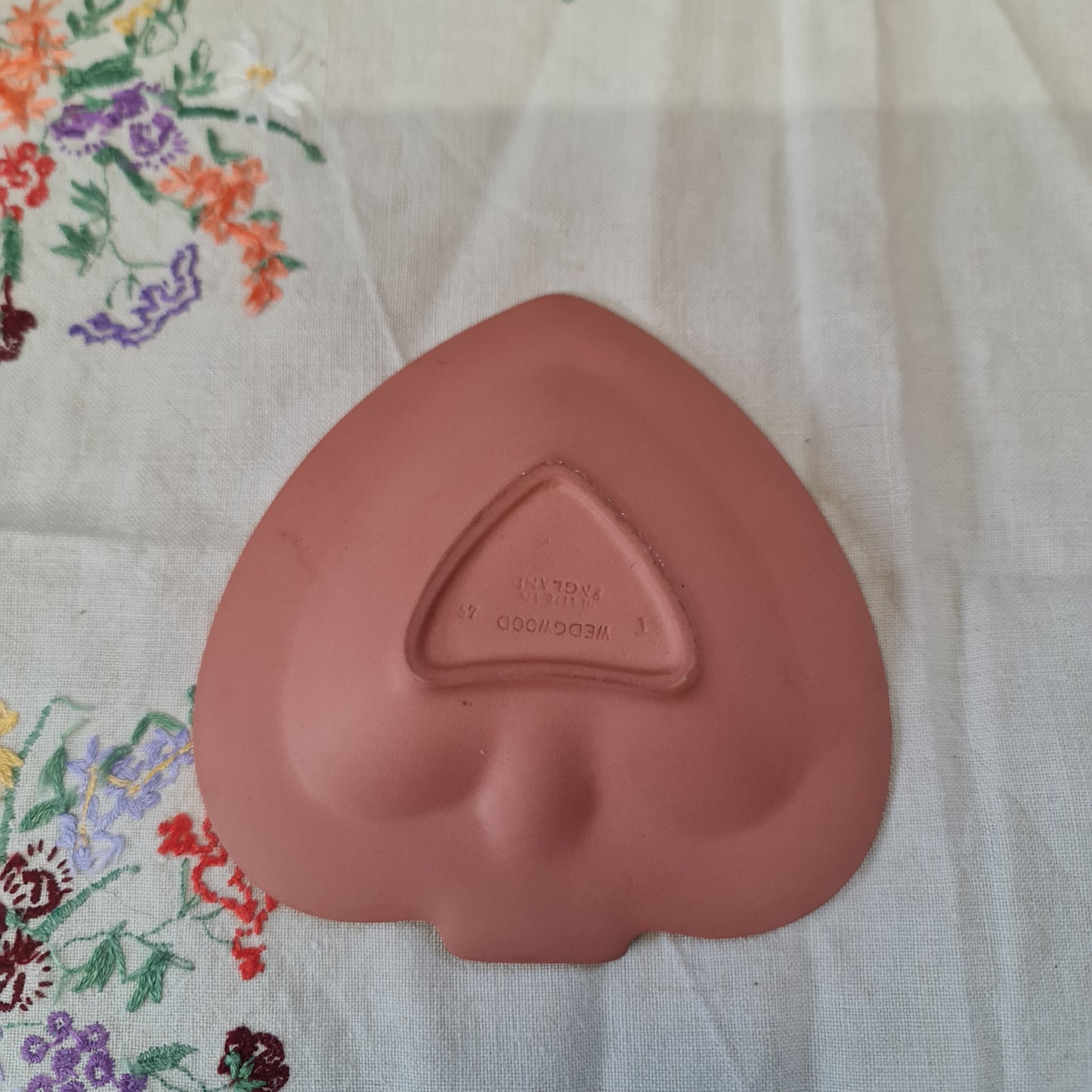 Wedgwood jasperware rare salmon heart shape dish