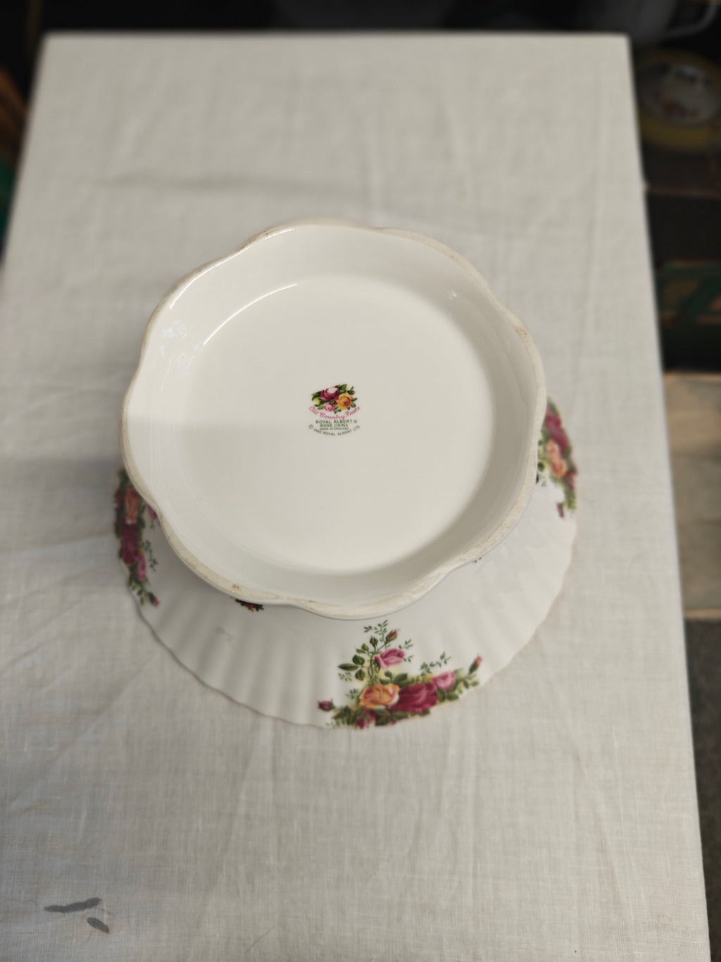 VINTAGE ROYAL ALBERT OLD COUNTRY ROSE LARGE FLUTED FOOTED BOWL