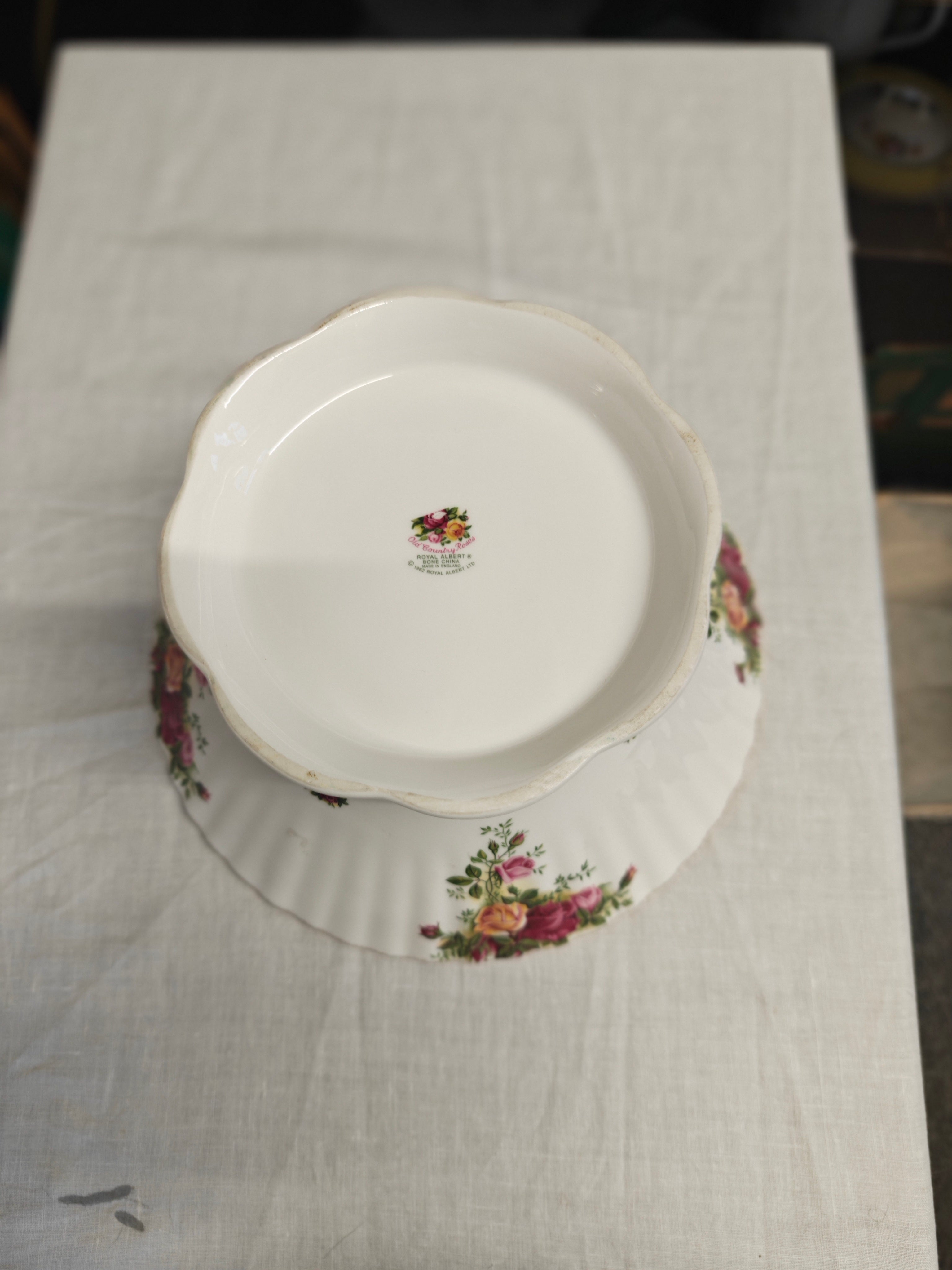 VINTAGE ROYAL ALBERT OLD COUNTRY ROSE LARGE FLUTED FOOTED BOWL