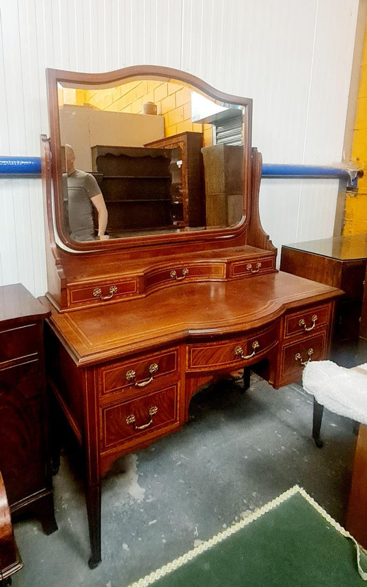 Exquisite Edwardian ( 1901 to 1910) Mahogany dressing table