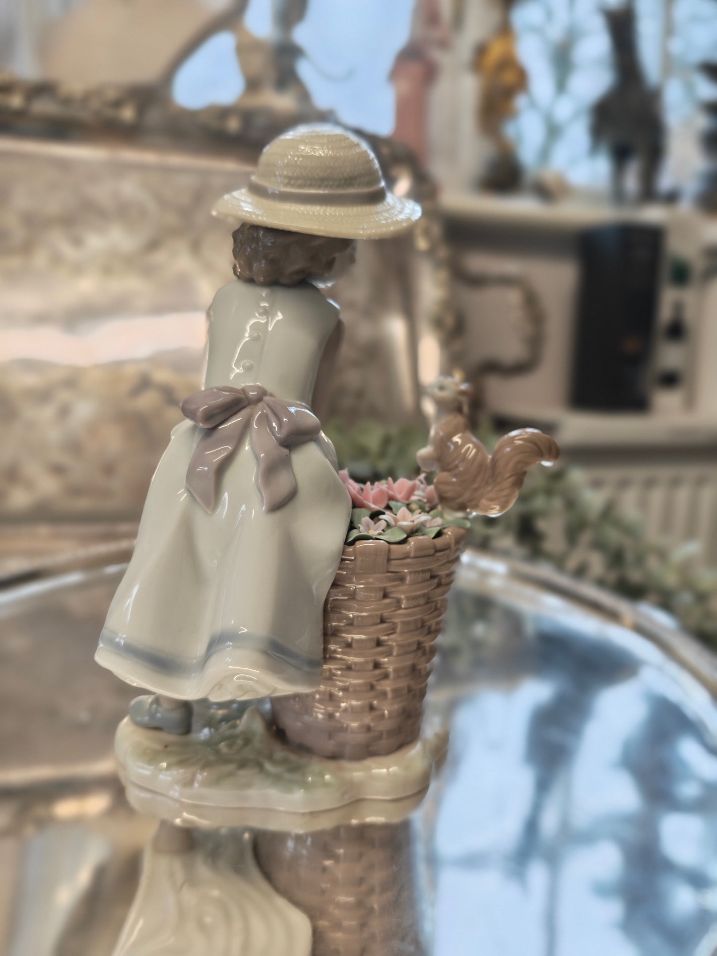 Lladro Figurine Hello Little Squirrel!