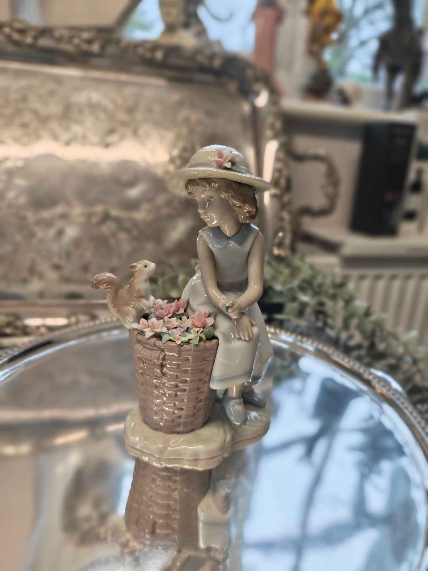 Lladro Figurine Hello Little Squirrel!