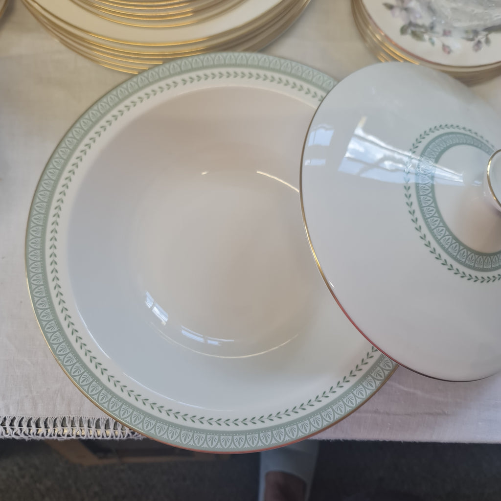 Royal Doulton fine bone china Tureen - Berkshire