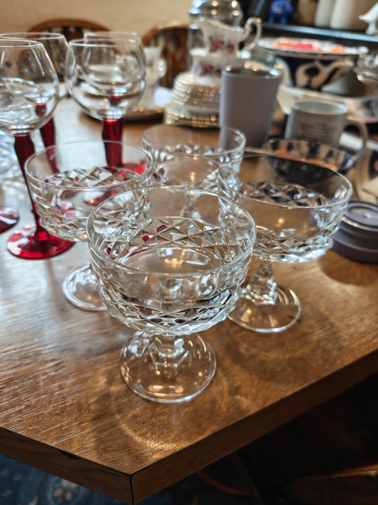 4 x beautiful crystal glass for serving desert