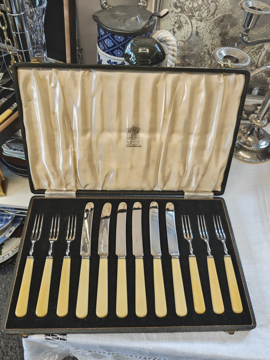 High Grade Elkington silver plated desert Cultery set circa 1900