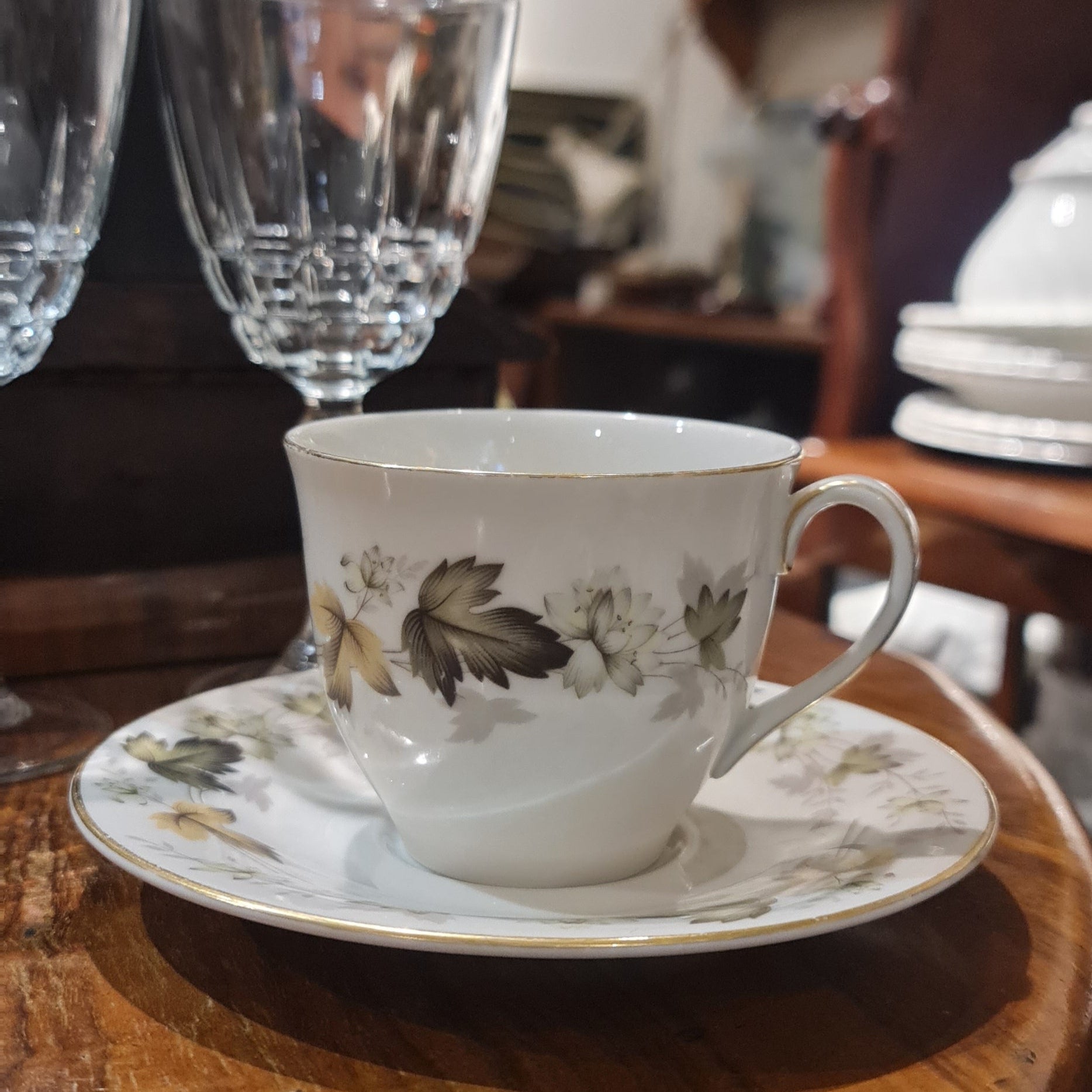 Royal Doulton Larchmont Dinnerware, Dinner plate, Tureen, Soupbowl