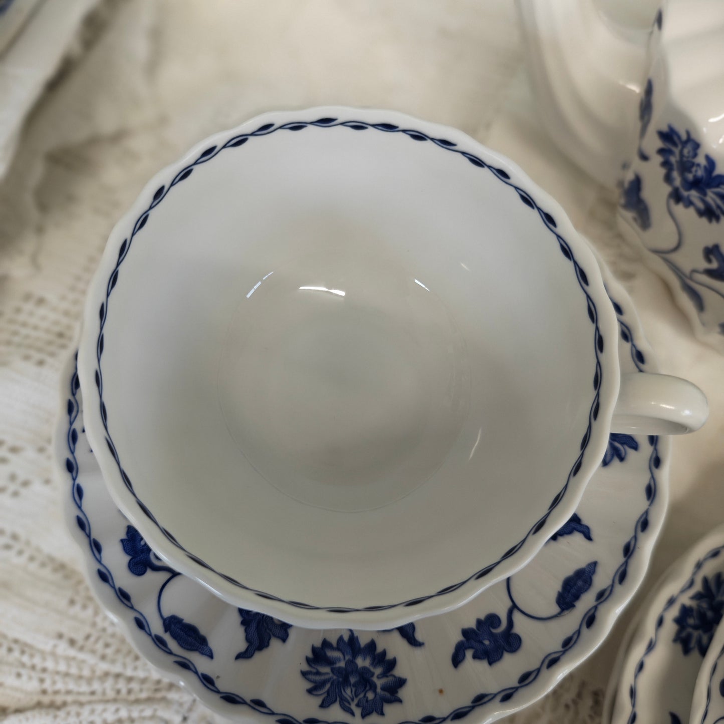 Gorgeous vintage blue and white tea set + Tea pot