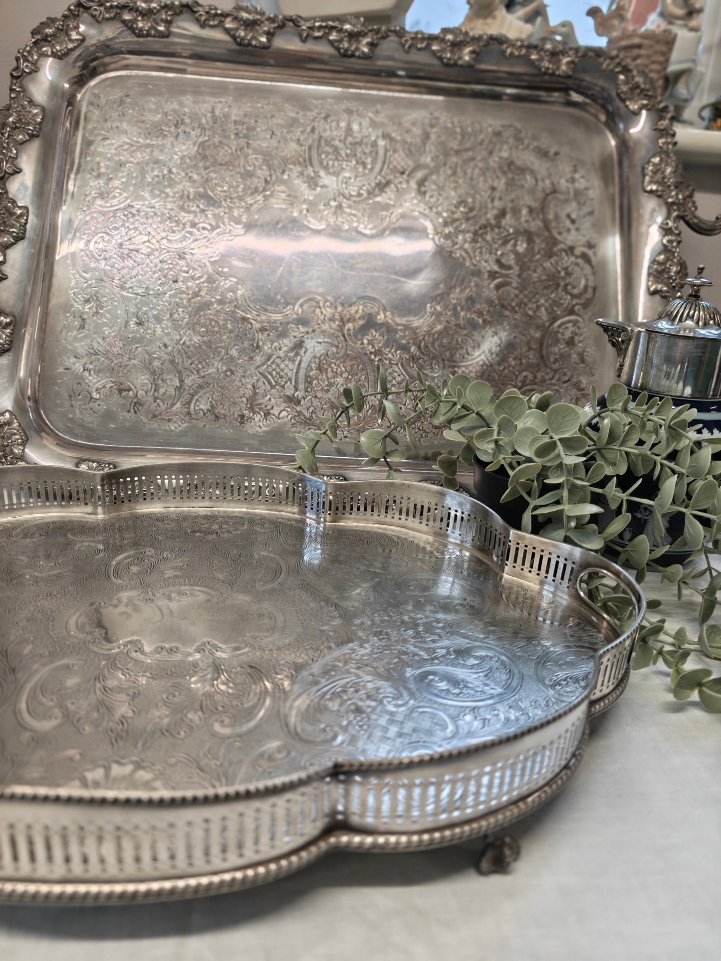 Beautiful Vintage Silver Plated on Copper Oval Scalloped Gallery Serving Tray Sheffield England