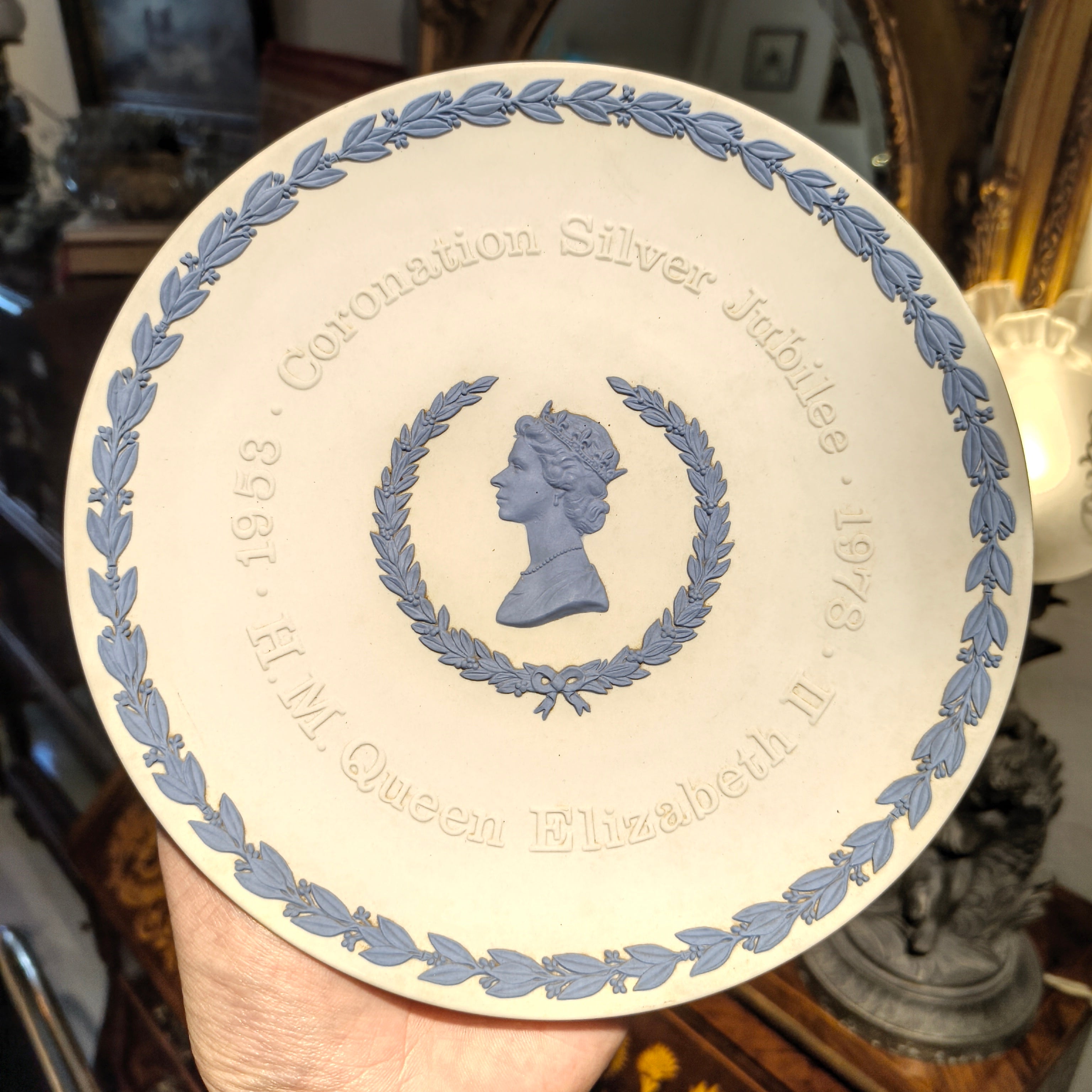 [Aug New Arrival] Wedgewood Jasperware Memorial Plate - Coronation Silver Jubilee 1978