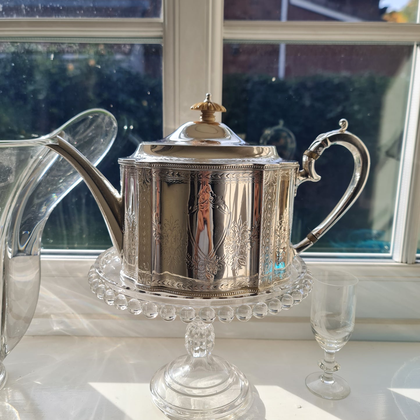 1901 Mappin & Webb silver teapot with Leppard crest- 741 gm