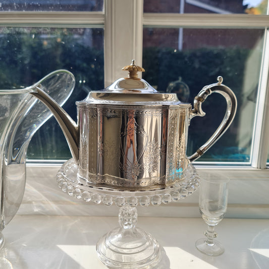 1901 Mappin & Webb silver teapot with Leppard crest- 741 gm