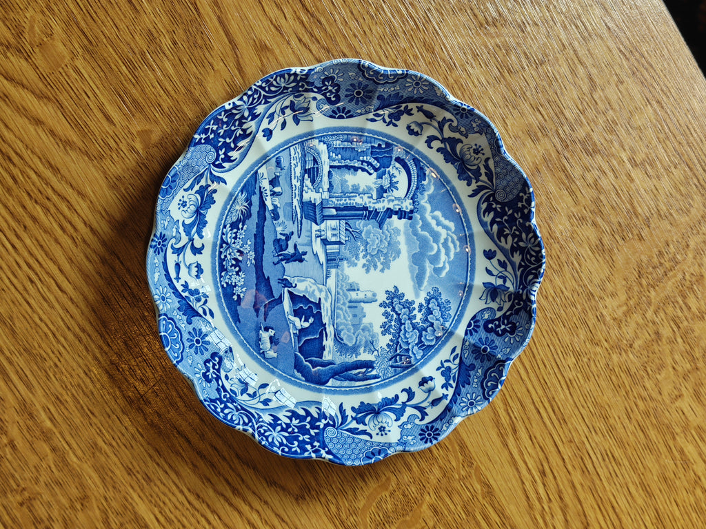 Beautiful Spode scallop edge serving bowl