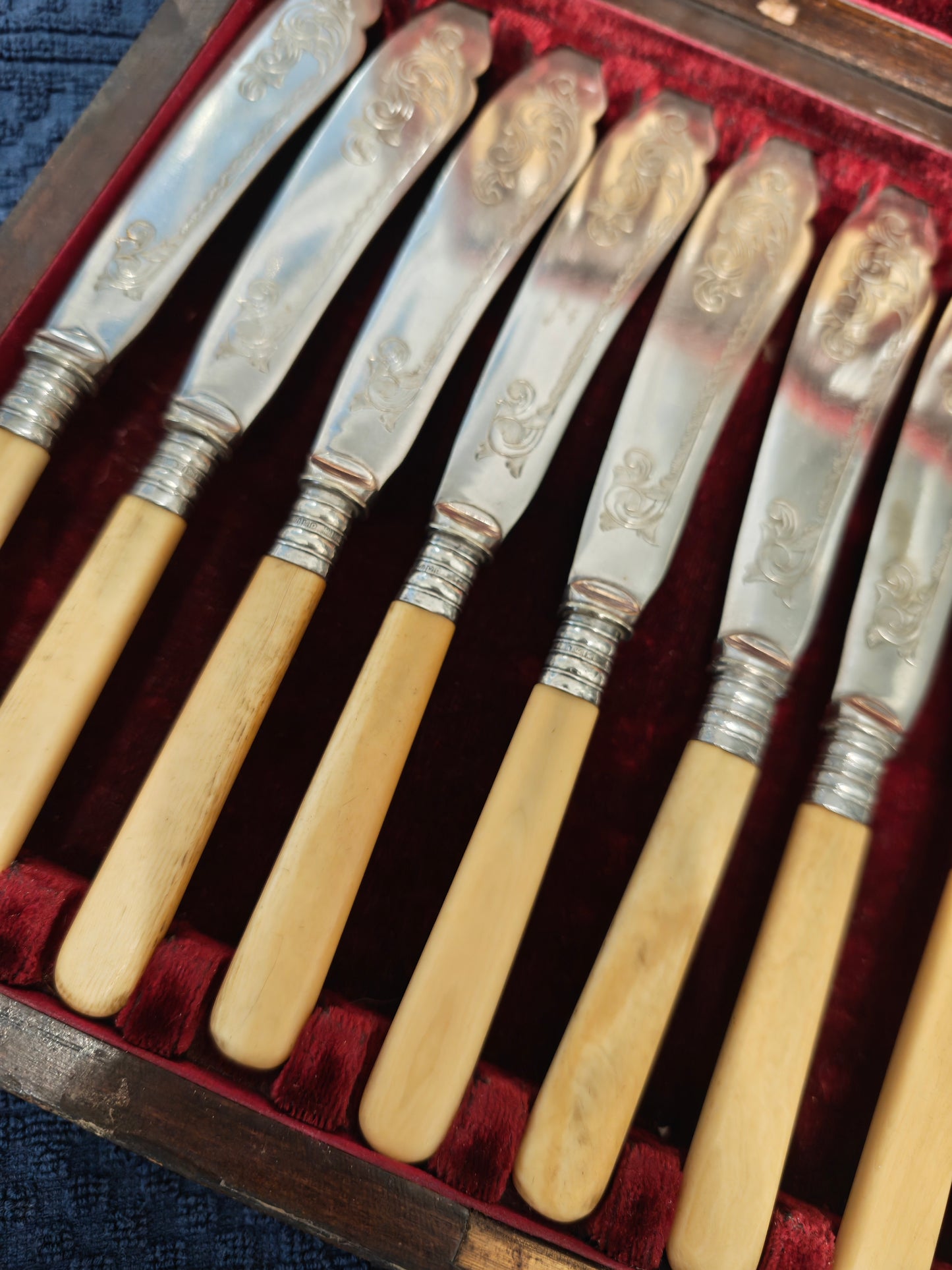 Beautiful vintage Sheffield silver plated cutlery set